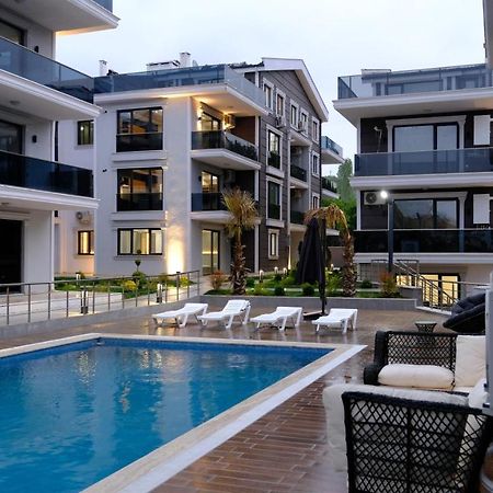 Flower City Suits Aparthotel ยาโลวา ภายนอก รูปภาพ