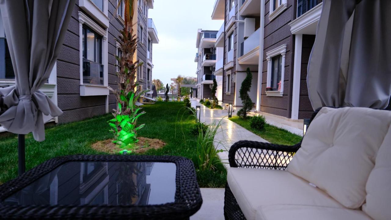 Flower City Suits Aparthotel ยาโลวา ภายนอก รูปภาพ