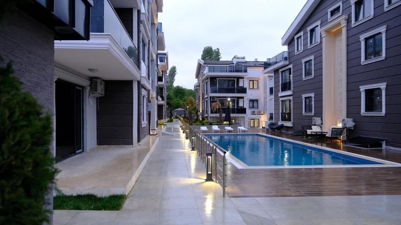 Flower City Suits Aparthotel ยาโลวา ภายนอก รูปภาพ