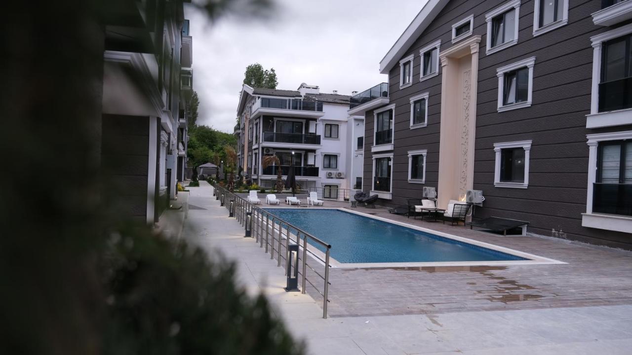 Flower City Suits Aparthotel ยาโลวา ภายนอก รูปภาพ