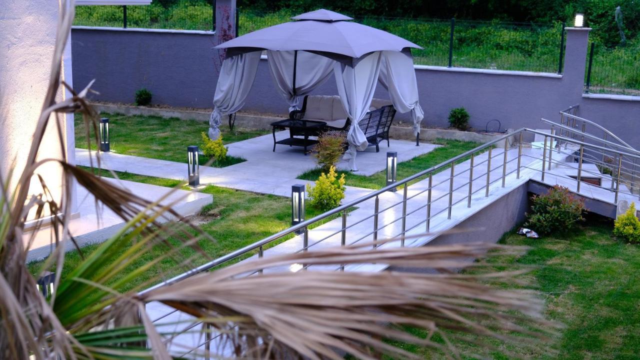 Flower City Suits Aparthotel ยาโลวา ภายนอก รูปภาพ