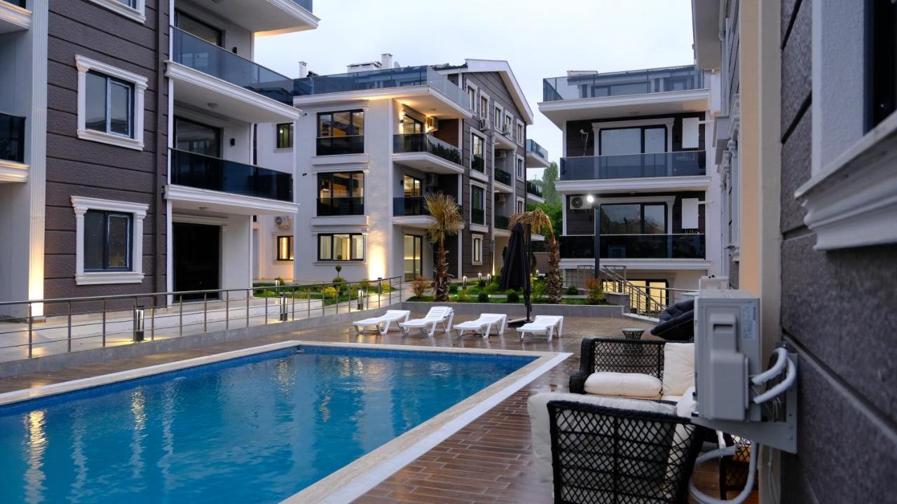 Flower City Suits Aparthotel ยาโลวา ภายนอก รูปภาพ