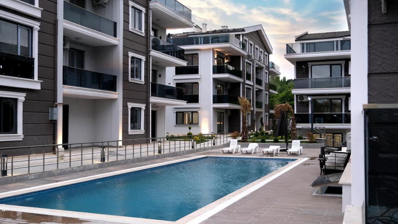 Flower City Suits Aparthotel ยาโลวา ภายนอก รูปภาพ