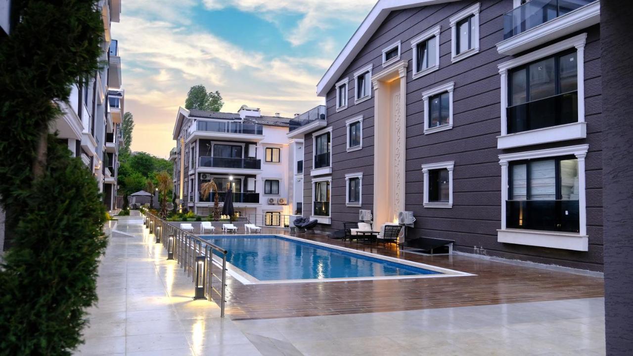 Flower City Suits Aparthotel ยาโลวา ภายนอก รูปภาพ