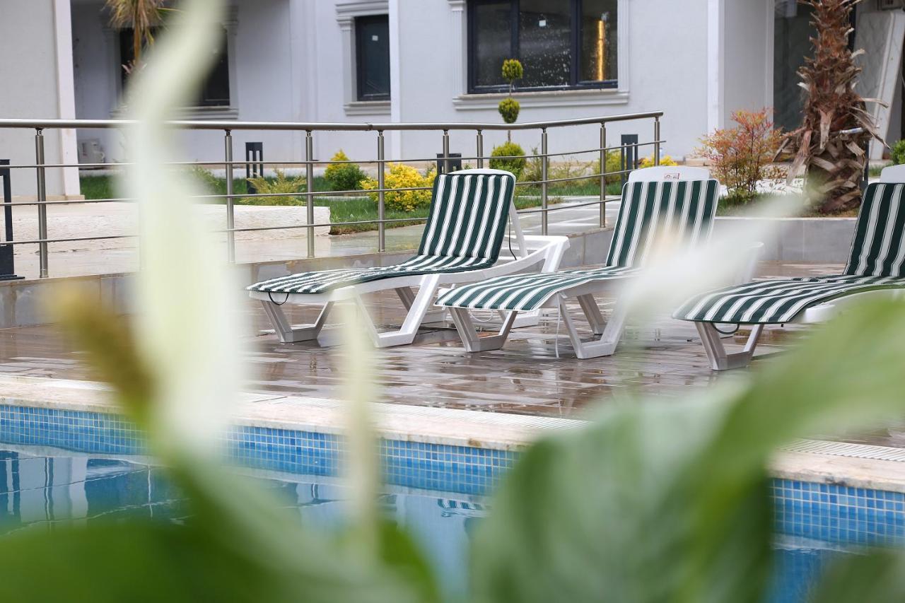 Flower City Suits Aparthotel ยาโลวา ภายนอก รูปภาพ